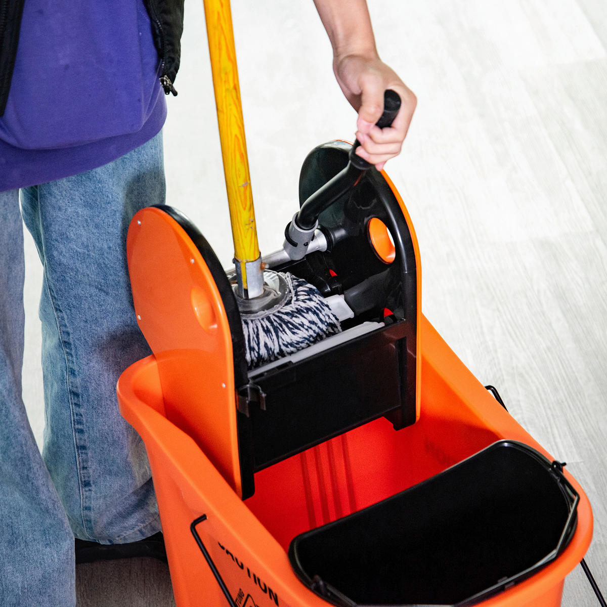 HOMCOM Putzwagen schwarz Kunststoff B/H/T: ca. 54x91,5x41 cm Putzwagen - orange/schwarz (54,00/91,50/41,00cm) - HOMCOM