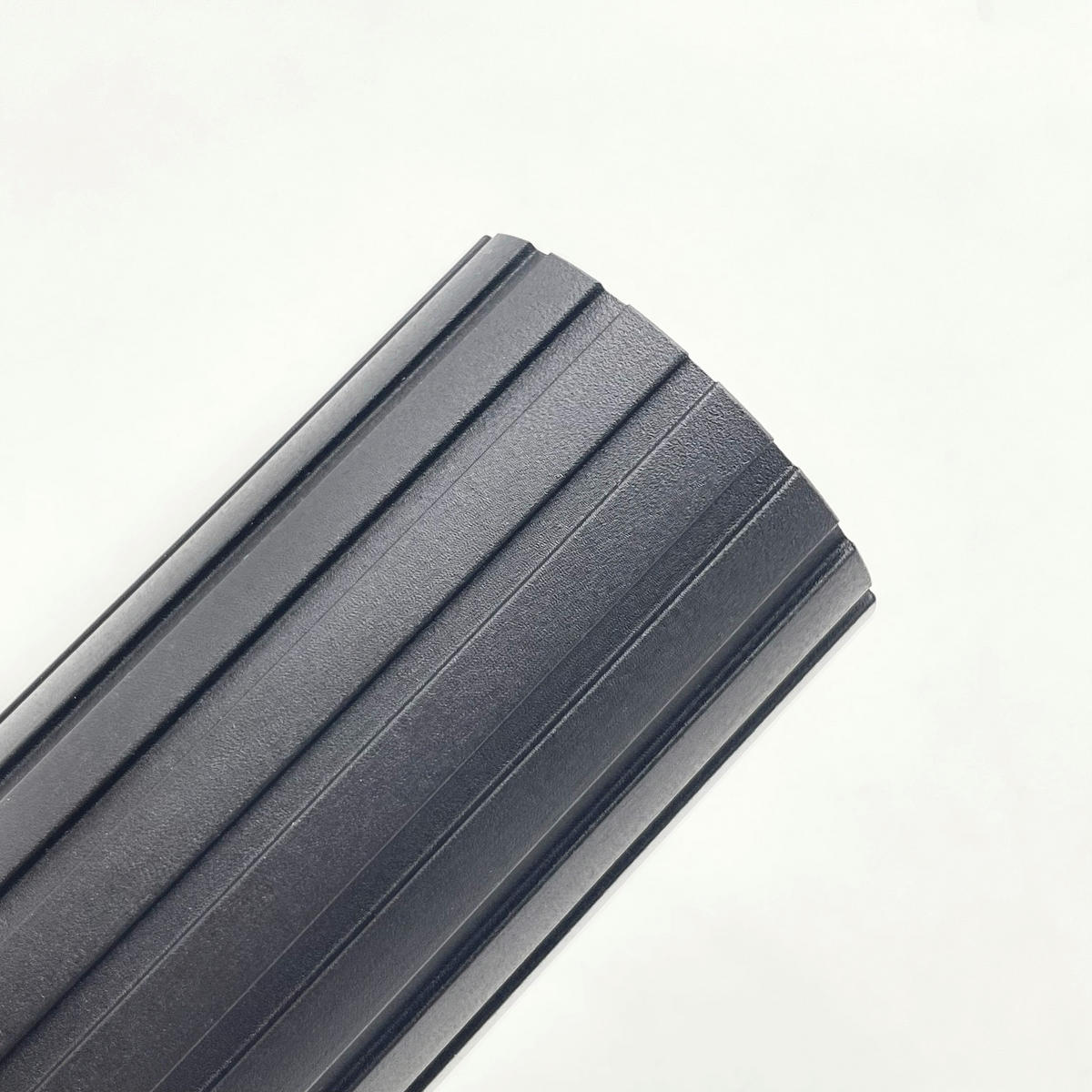 Lamkur Strahler schwarz Stahl B/H/L: ca. 6,5x16,5x117 cm 6 Brennstellen Prisma - schwarz (117,00/6,50/16,50cm) - Lamkur