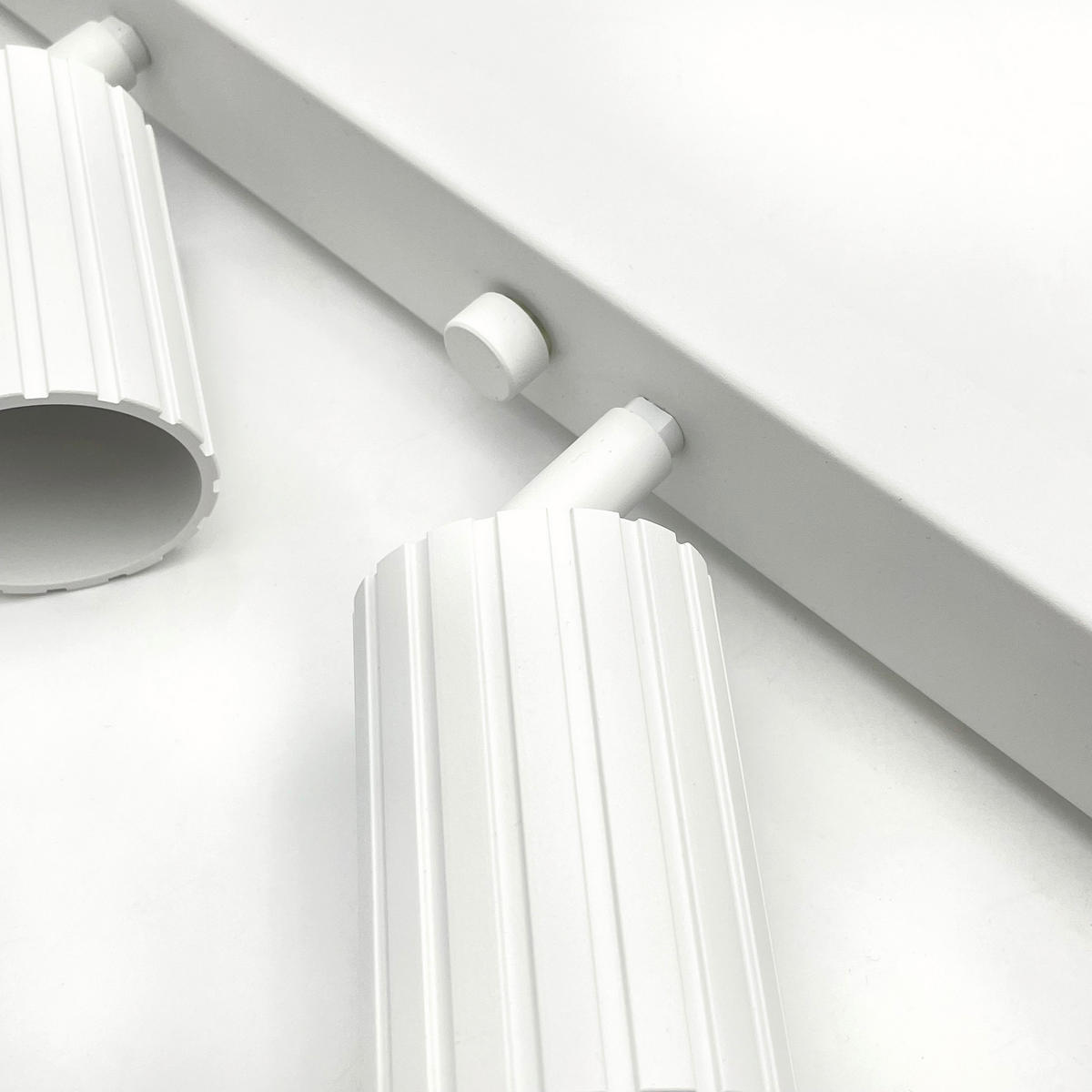 Lamkur Strahler weiß Stahl B/H/L: ca. 6,5x16,5x117 cm 6 Brennstellen Prisma - weiß (117,00/6,50/16,50cm) - Lamkur