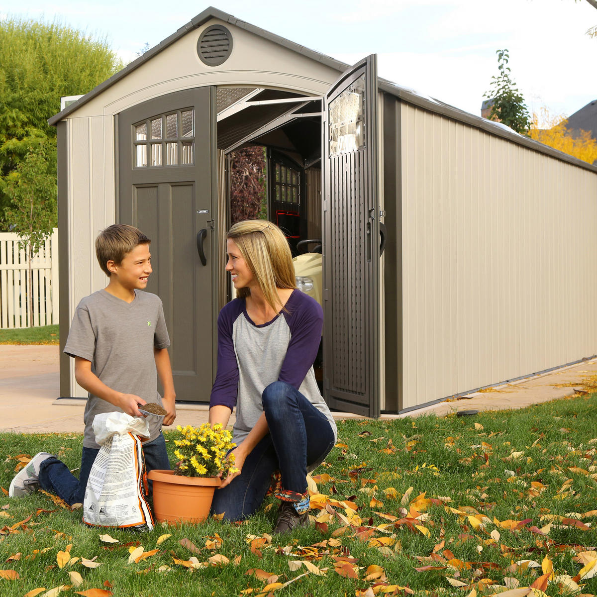 Lifetime Gerätehaus Makro hellgrau B/H/L: ca. 609,6x243,84x243,84 cm Makro - hellgrau (243,84/609,60/243,84cm) - Lifetime