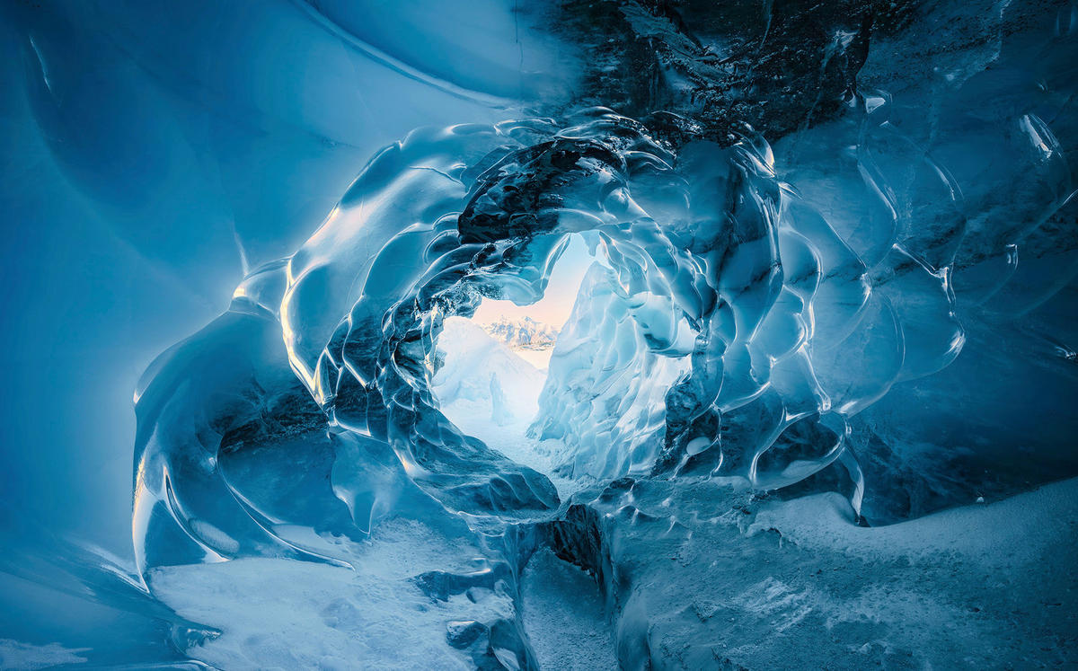 Komar Fototapete The Eye of the Glacier B/L: ca. 450x280 cm The Eye of the Glacier - (450,00/280,00cm) - Komar