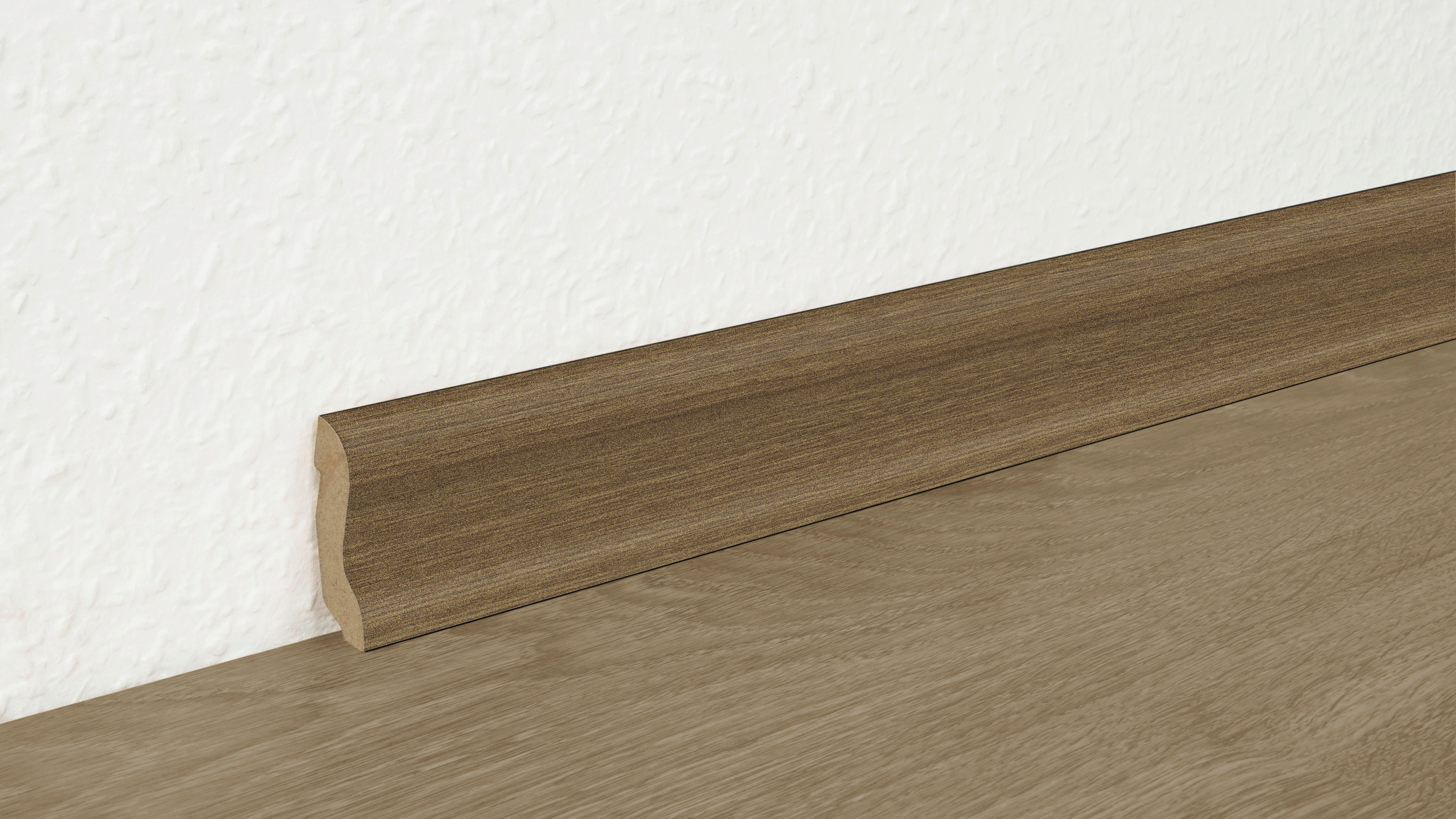 Sockelleiste L/B/H: ca. 250x2x4,5 cm pro Stück Sockelleiste Basic 45mm 2267 Nußb. - nussbaum (250,00/2,00/4,50cm)