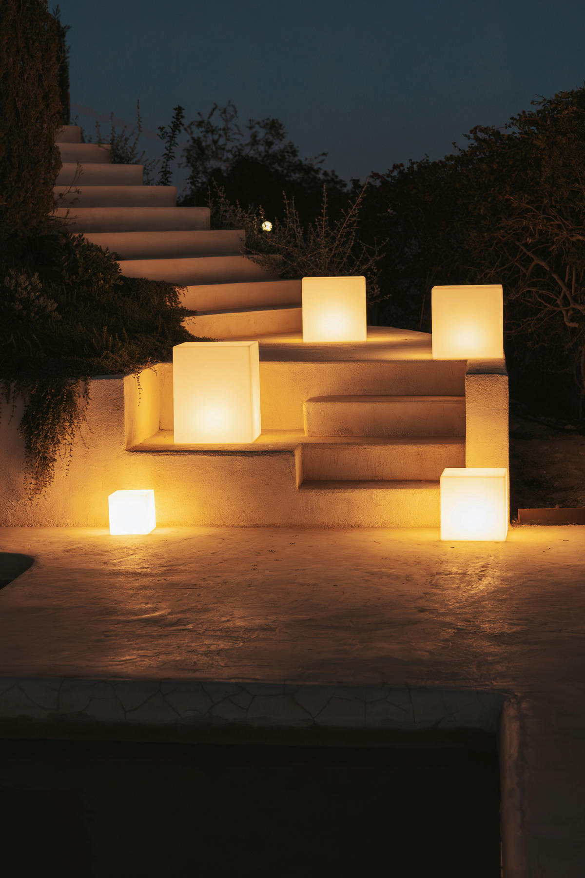 LED-Dekoleuchte weiß B/H/L: ca. 32x32x32 cm CUBY 32 - weiß (32,00/32,00/32,00cm) - NewGarden
