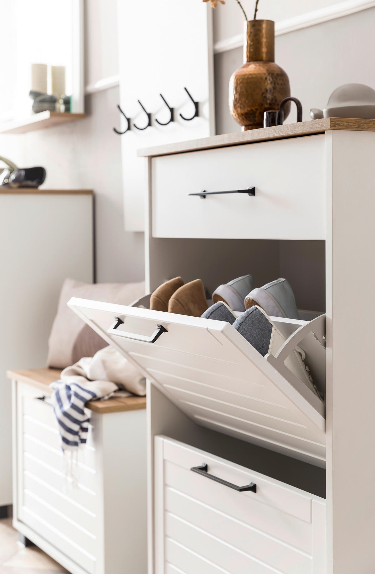 Schuhschrank Jelda weiß matt Eiche Landhaus Nachbildung B/H/T: ca. 62x102x34,1 cm Jelda - Eiche/weiß (62,00/102,00/34,10cm) - Möbelpartner