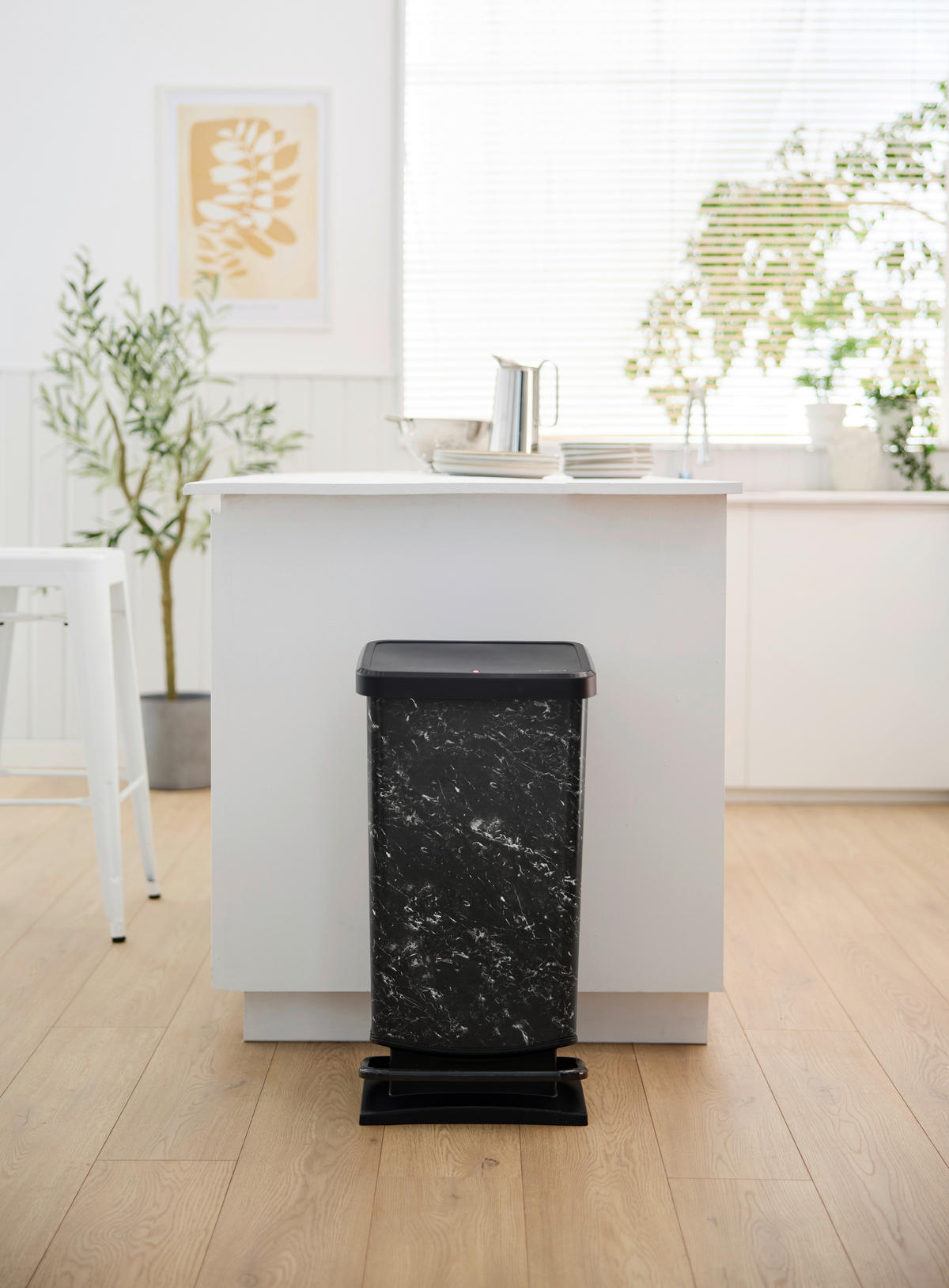 Treteimer schwarz B/H/L: ca. 29x67x35 cm Treteimer_Paso 40l - schwarz (35,00/29,00/67,00cm)