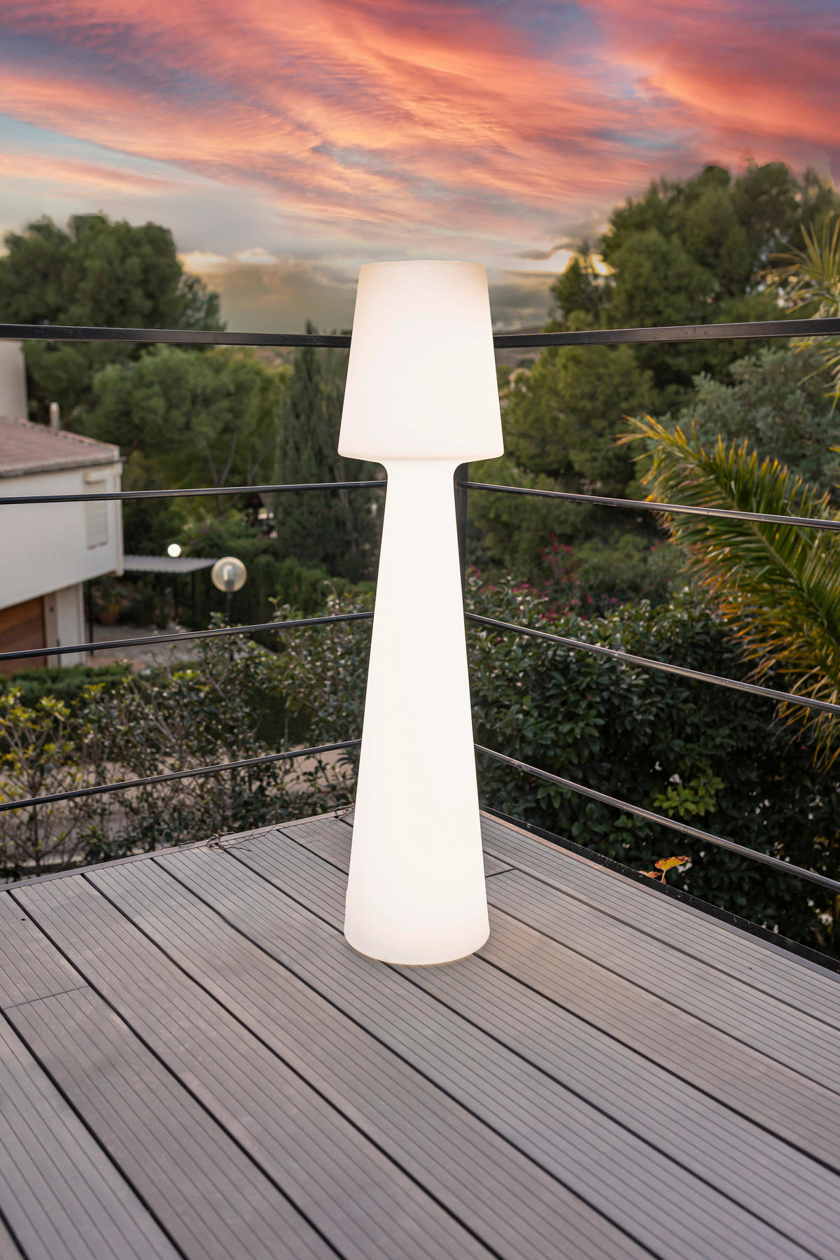NewGarden LED-Stehleuchte weiß Kunststoff B/H/L: ca. 26,5x110x26,5 cm 1 Brennstellen LOLA 110 - weiß (26,50/26,50/110,00cm) - NewGarden