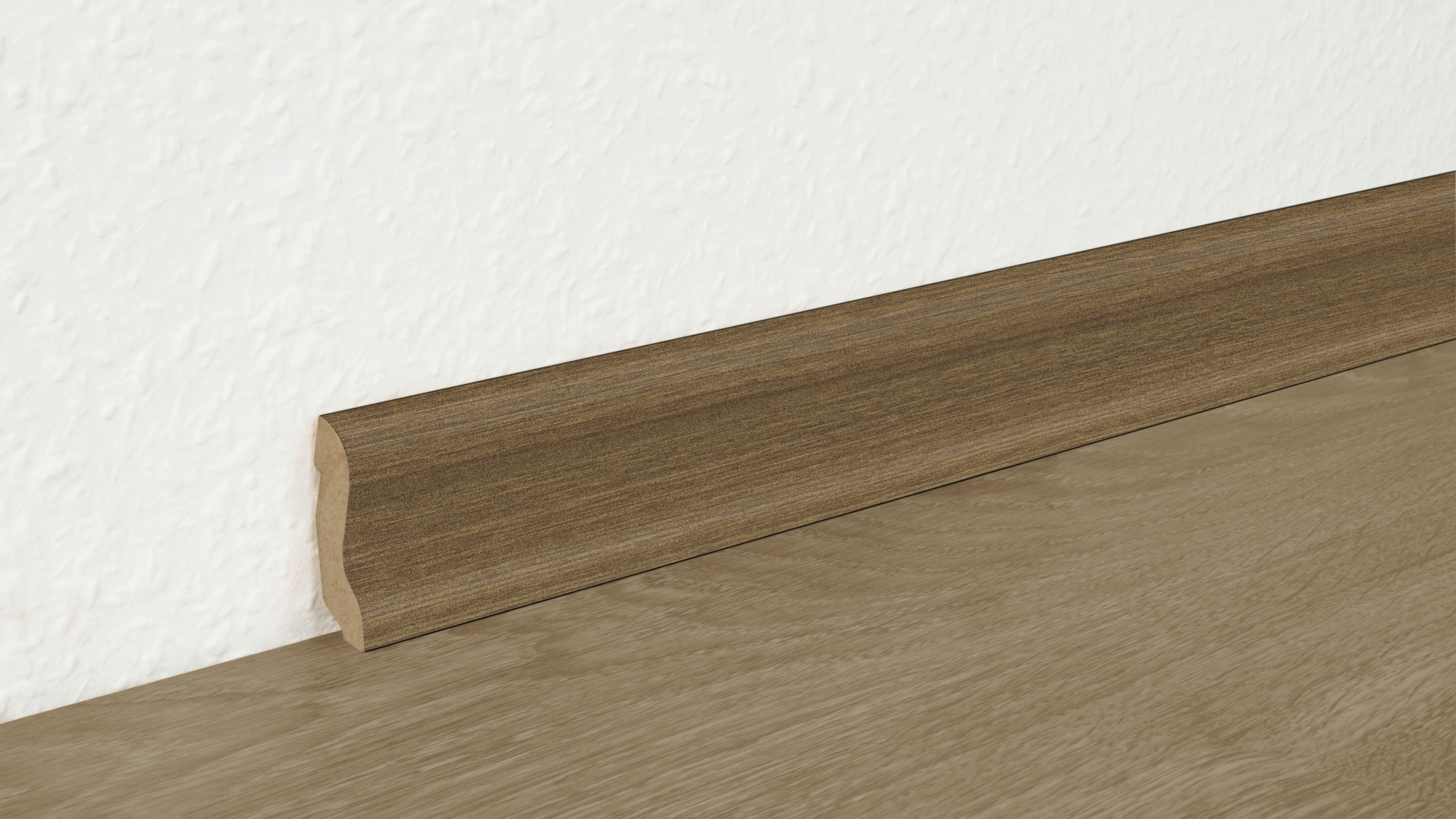 Sockelleiste L/B/H: ca. 250x2x4,5 cm pro Stück Sockelleiste Basic 45mm 1881 Nußb. - nussbaum (250,00/2,00/4,50cm)