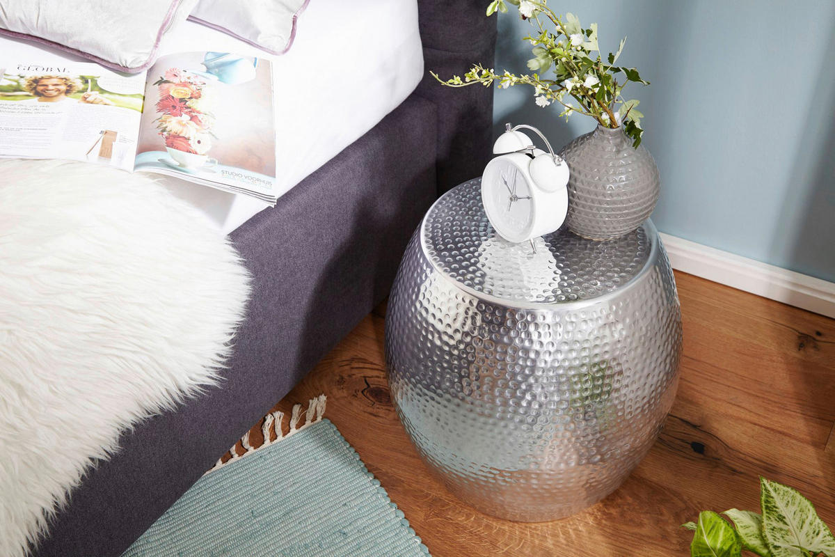 Beistelltisch silber lackiert Aluminium B/H/T: ca. 42x42x42 cm Beistelltisch - silber (42,00/42,00/42,00cm) - Wohnling
