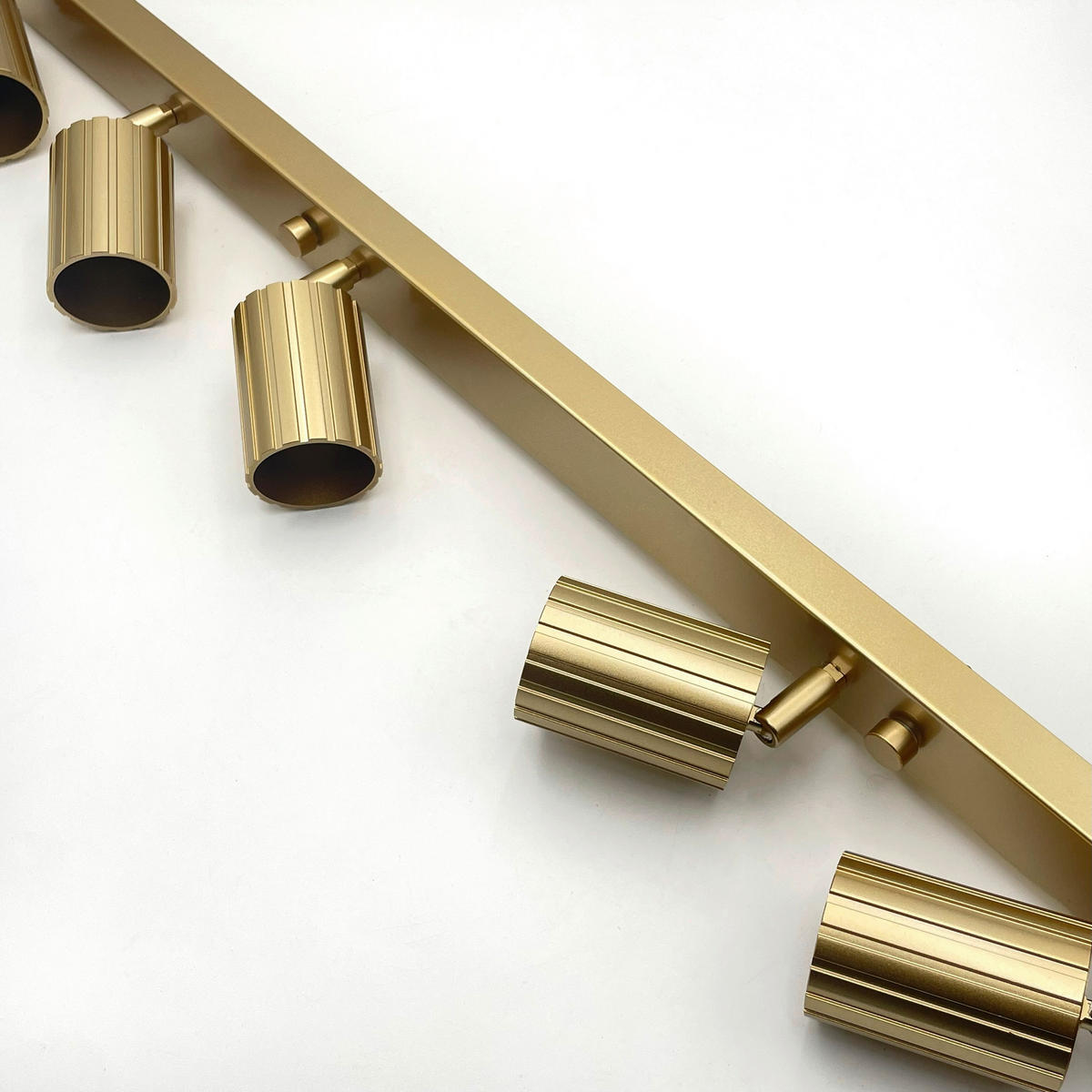 Lamkur Strahler gold Stahl B/H/L: ca. 6,5x16,5x117 cm 6 Brennstellen Prisma - gold (117,00/6,50/16,50cm) - Lamkur