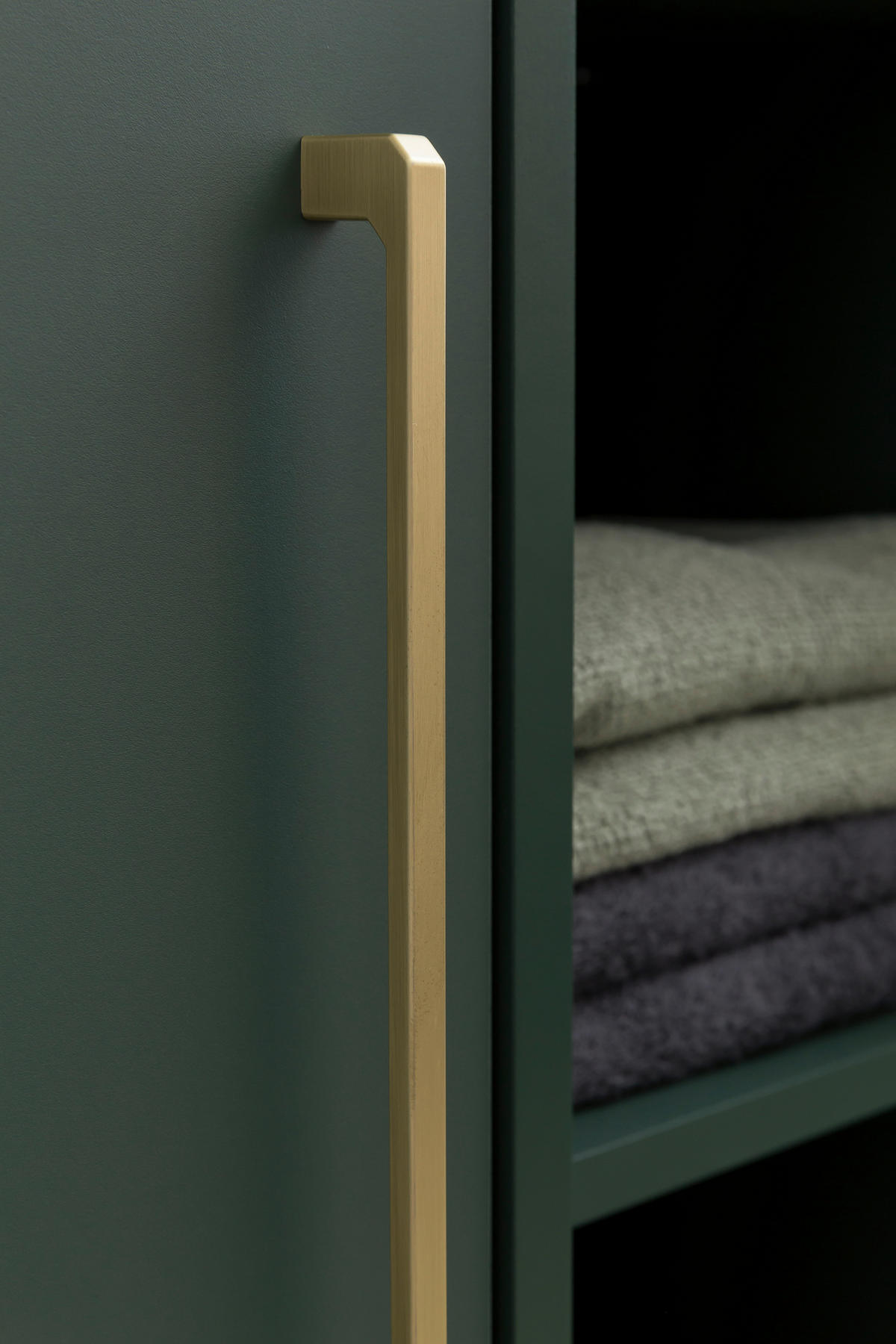 Midischrank Kent waldgrün B/H/T: ca. 67,1x117,4x33,1 cm Kent - waldgrün (67,10/117,40/33,10cm) - Möbelpartner