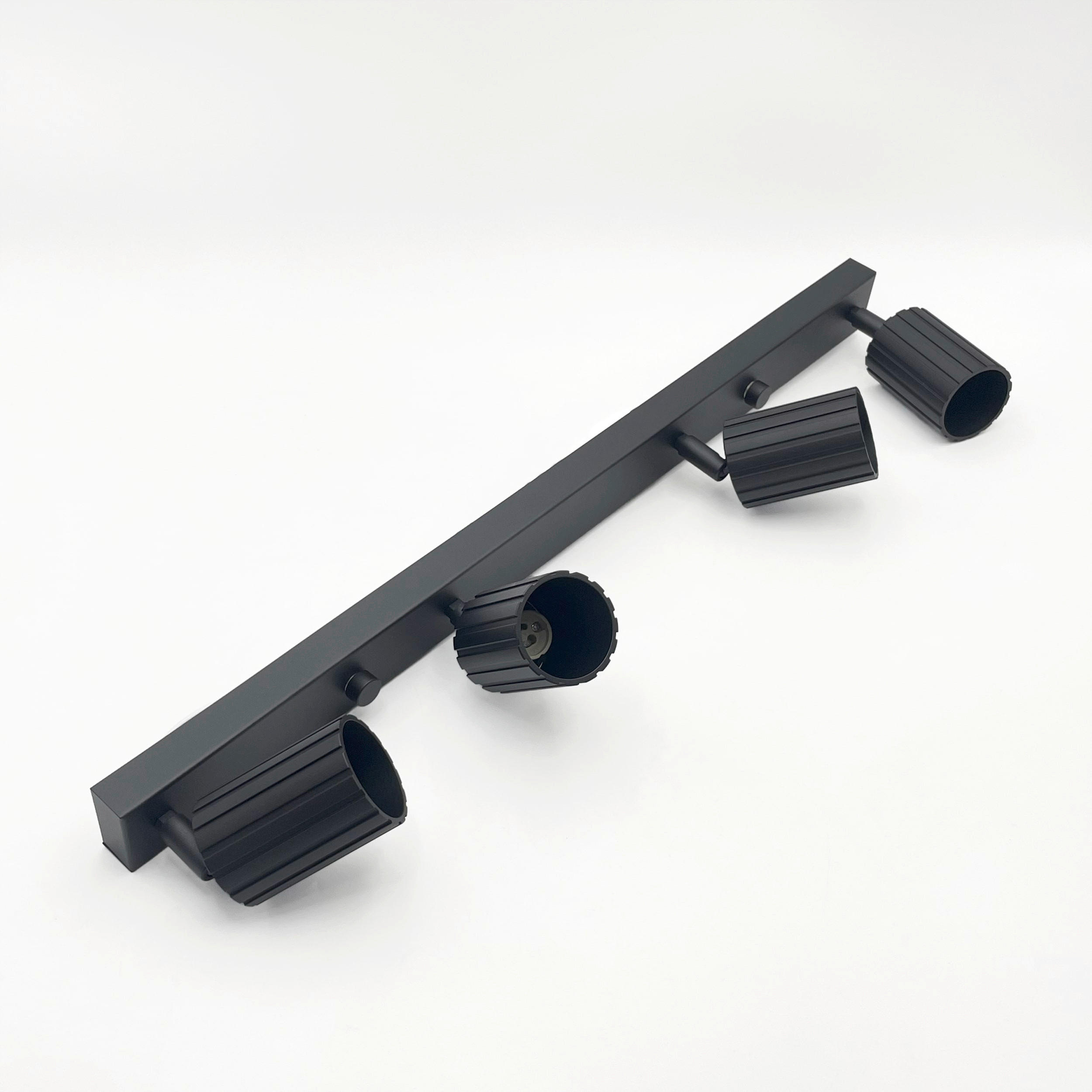 Thumbnail - Lamkur Strahler Prisma schwarz Stahl B/H/L: ca. 6,5x16,5x81 cm 4 Brennstellen