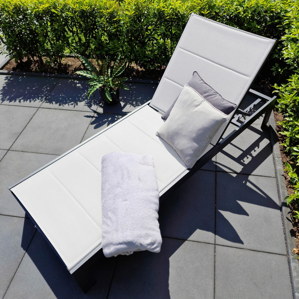 AXI Outdoor Living Gartenliege Elio creme Textil B/H/L: ca. 75x31x200 cm Elio - creme/grau (200,00/75,00/31,00cm) - AXI Outdoor Living