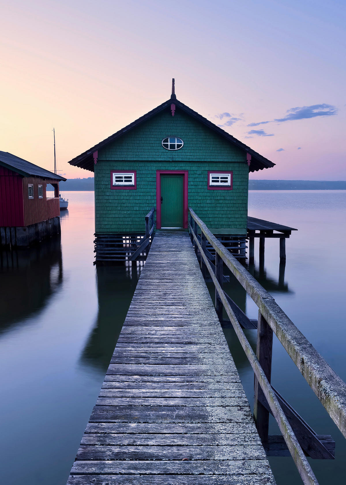 Komar Fototapete Das grüne Bootshaus B/L: ca. 200x280 cm Das grüne Bootshaus - (200,00/280,00cm) - Komar