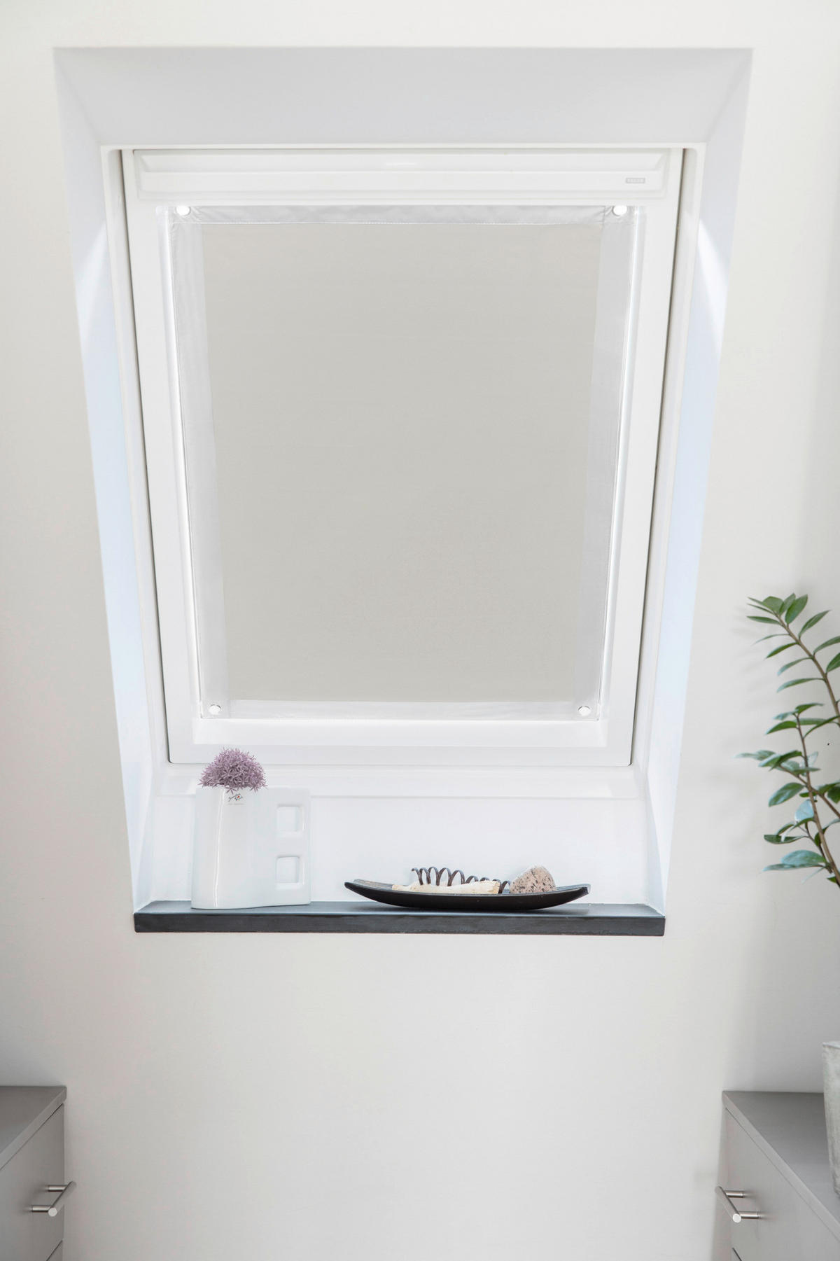 Dachfenster-Sonnenschutz beige B/L: ca. 36x71,5 cm Dachfenster_Sonnenschutz_Haftfix - beige (36,00/71,50cm) - LICHTBLICK
