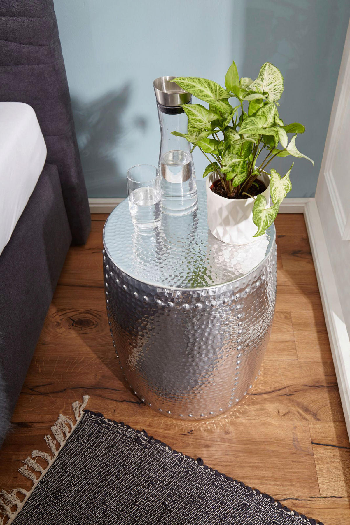 Beistelltisch silber Aluminium B/H/T: ca. 42x49x42 cm Beistelltisch - silber (42,00/49,00/42,00cm) - Wohnling