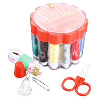 Axentia Nähgarnbox transparent Kunststoff B/H/L: ca. 8x6,5x8 cm Nähgarnbox_mit_Zubehör - rot/transparent (8,00/8,00/6,50cm) - Axentia
