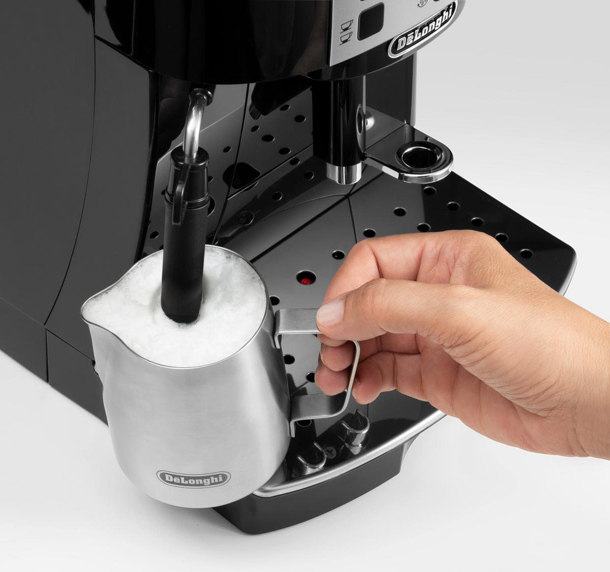 DeLonghi Kaffeevollautomat ECAM22.105.B schwarz B/H/T: ca. 24x35x43 cm Kaffeevollautomat ECAM22.105.B - schwarz (24,00/35,00/43,00cm) - DeLonghi