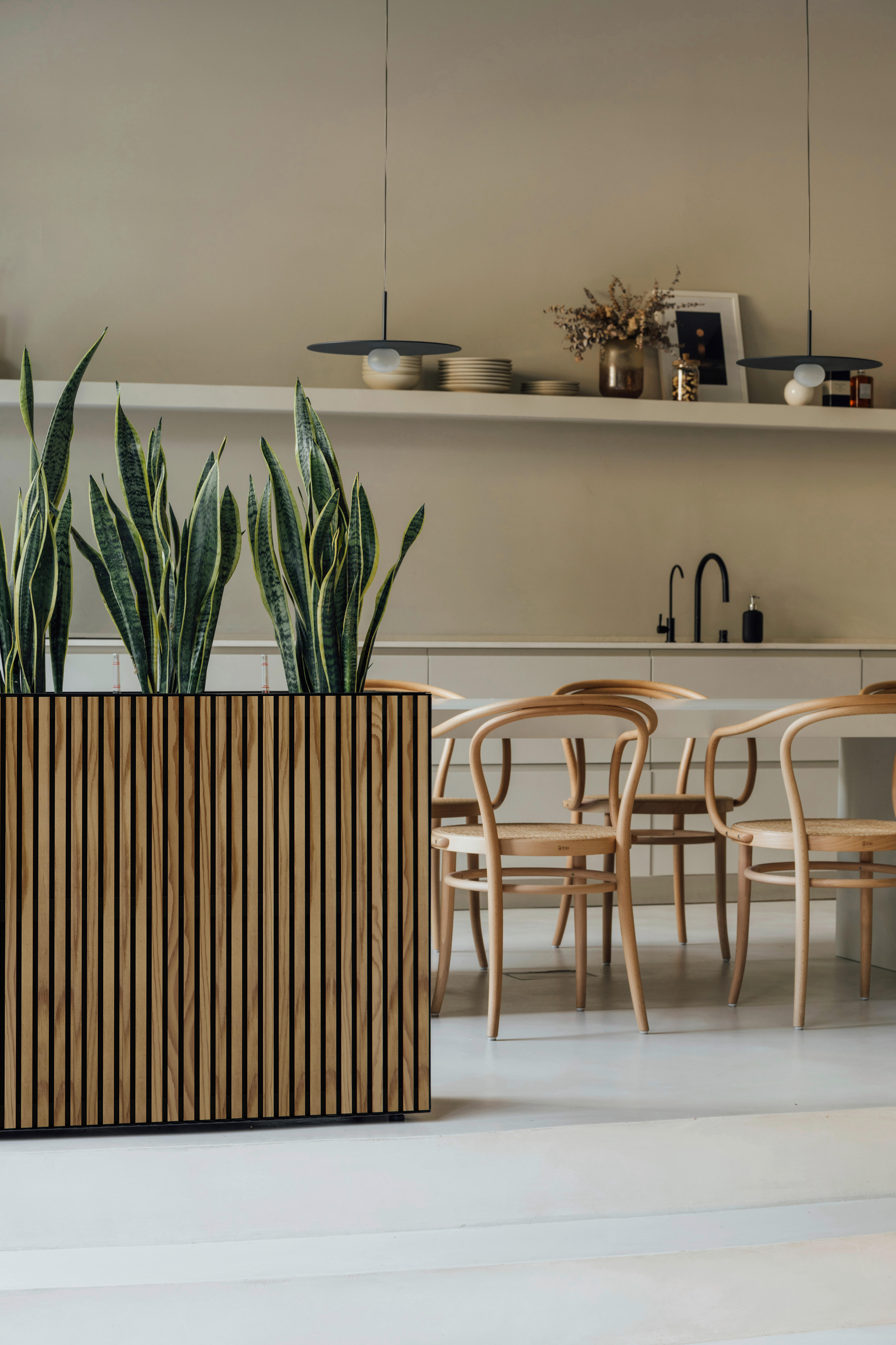 Herstera Garden Pflanzkübel Deco Planter schwarz Holz B/H/L: ca. 120x80x25 cm Deco Planter - schwarz (25,00/120,00/80,00cm) - Herstera Garden