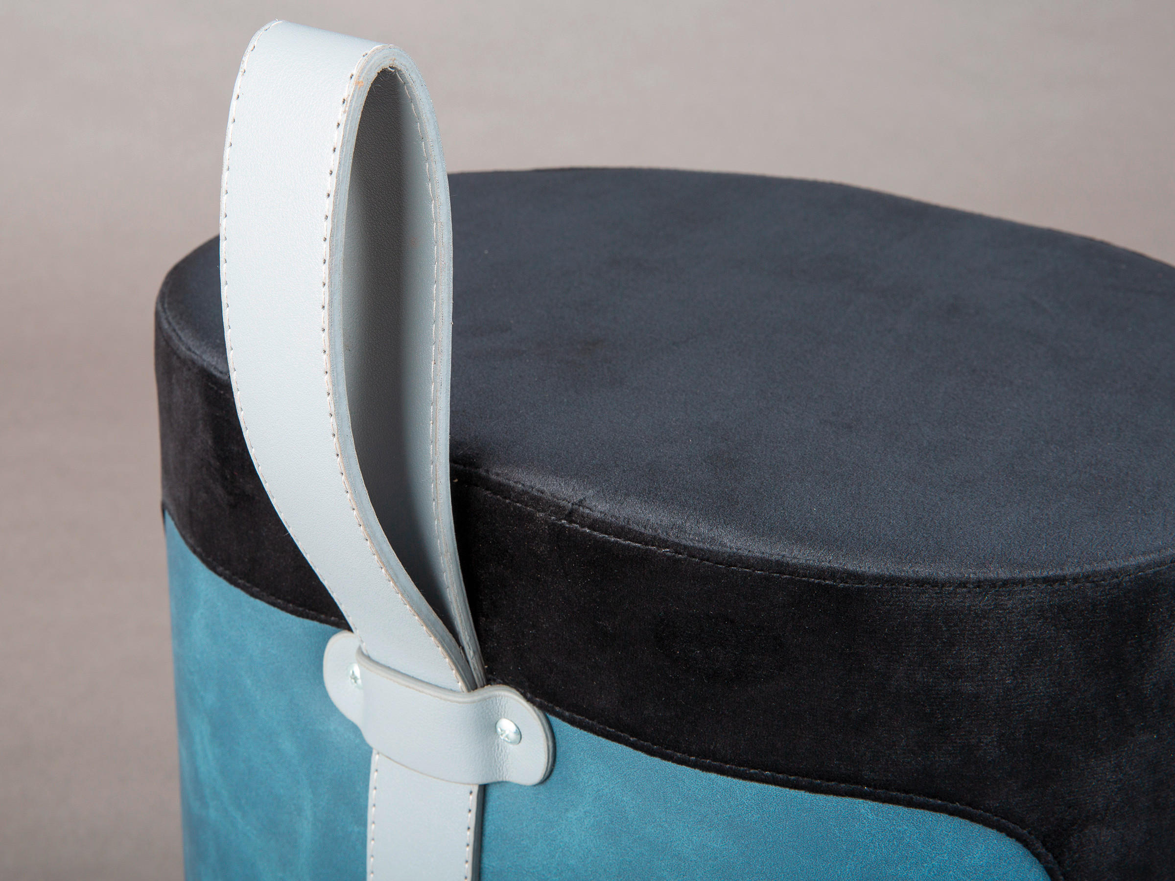Inter Link Hocker Osame schwarz blau MDF Samtoptik B/H/T: ca. 38x43x33 cm Osame - blau/schwarz (38,00/43,00/33,00cm) - Inter Link