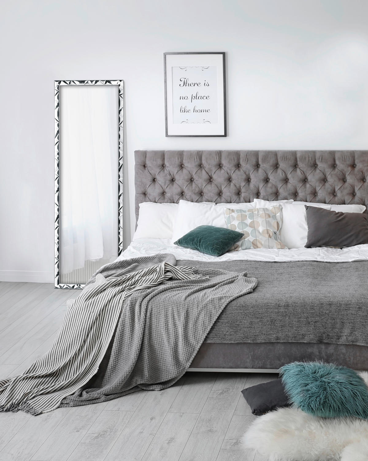 Mirrors&More Rahmenspiegel HANNI silber Optik B/H/T: ca. 50x150x2,5 cm HANNI - silber (50,00/150,00/2,50cm) - Mirrors&More