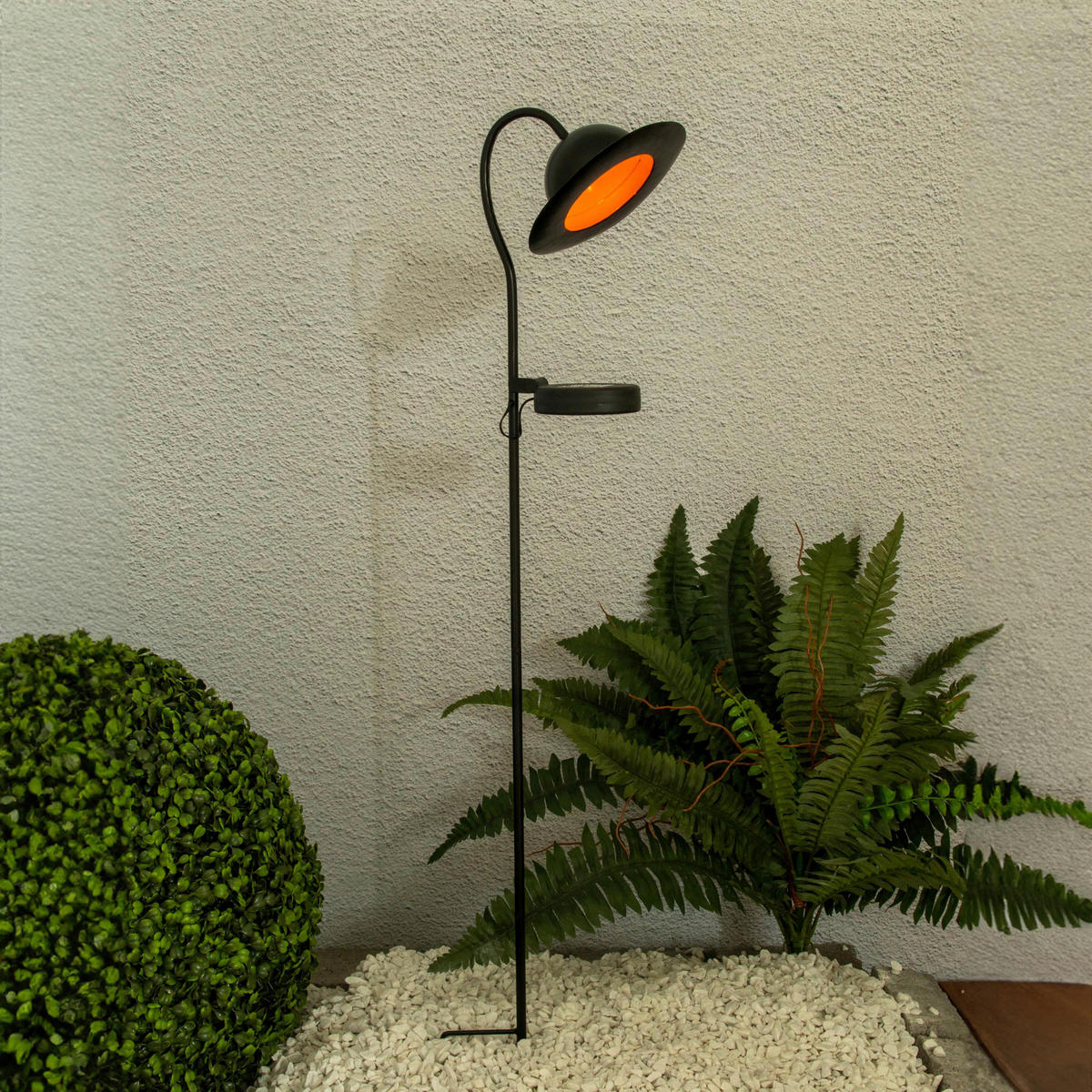 LED-Solarleuchte 4136322 schwarz Metall B/H/T: ca. 17x86x15 cm LED Solarleuchte BOWLER mit LED - schwarz (17,00/86,00/15,00cm) - Näve Leuchten