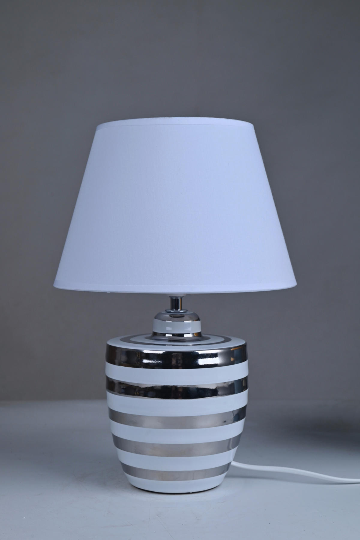 POCOline Keramik_Tischleuchte silber weiß Keramik B/H/L: ca. 25x37x26 cm E14 1 Brennstellen Tischleuchte-Keramik_Annelie - weiß/silber (26,00/25,00/37,00cm) - POCOline